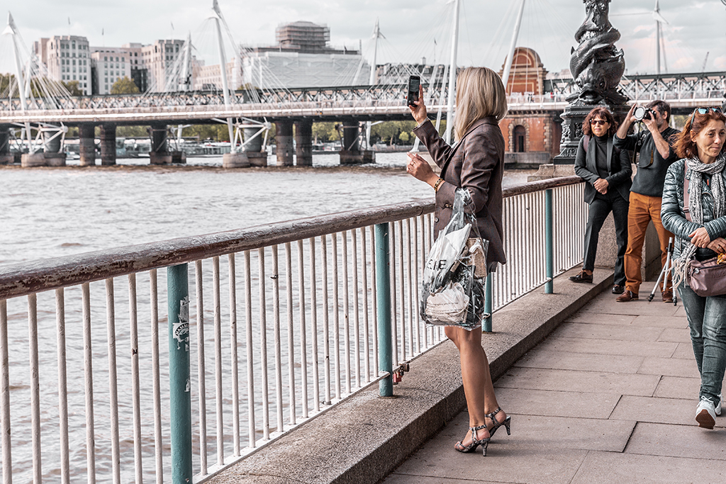 how to manage a luxury fashion blog and full time career